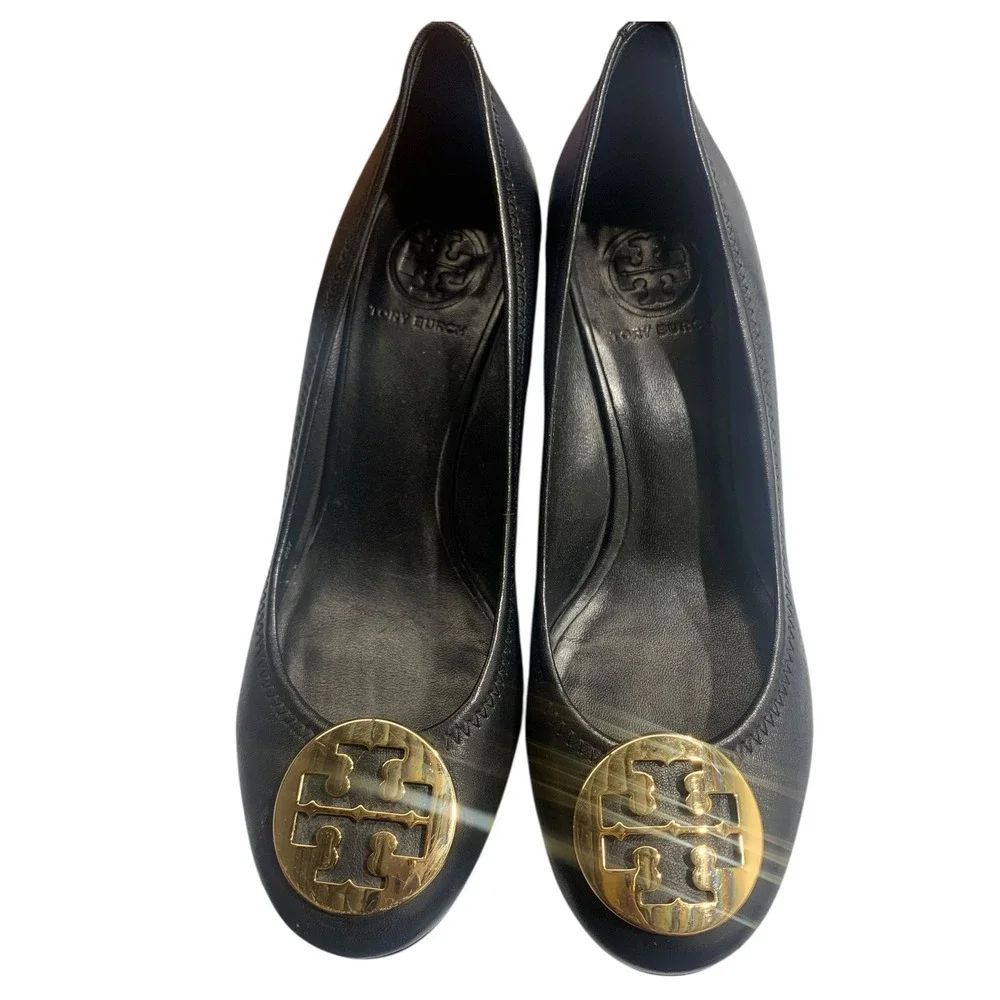 Tory Burch Black Leather Wedge Pumps Gold Logo Round Toe Women's‎ Size 8M